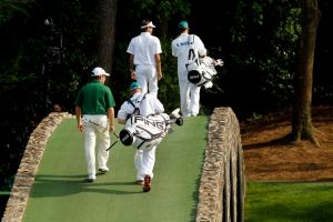 沃森与乌修仁一起走在侯根桥上