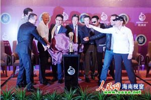 菲尔普斯、陈道明为观澜湖明星赛奖杯揭幕