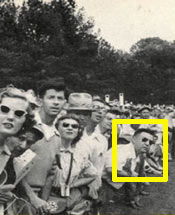 1954年美国名人赛,贝利在观看比赛时被摄影师摄了下来 1954年美国名人赛,贝利在观看比赛时被摄影师摄了下来