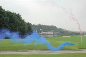 高尔夫球比赛上的散弹式开球