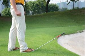 杆身所在的角度，大致等于球从沙坑里击出的起飞角度